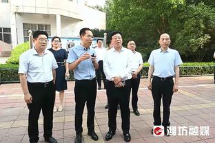 记者：拉特克利夫今天参观曼联基地，将和滕哈赫交流